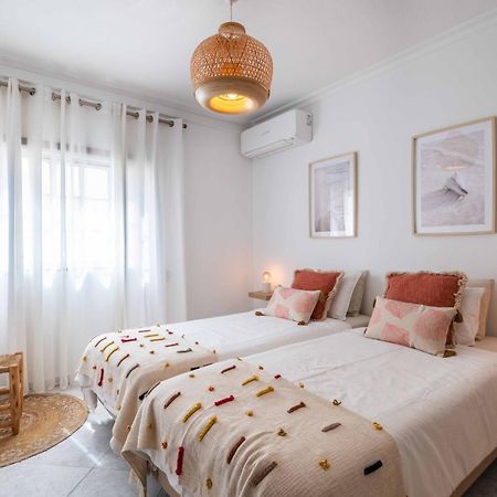 شقة Flat With Ac, Wifi, Netflix, Balcony - 3 Min From The Beach Armação de Pêra المظهر الخارجي الصورة