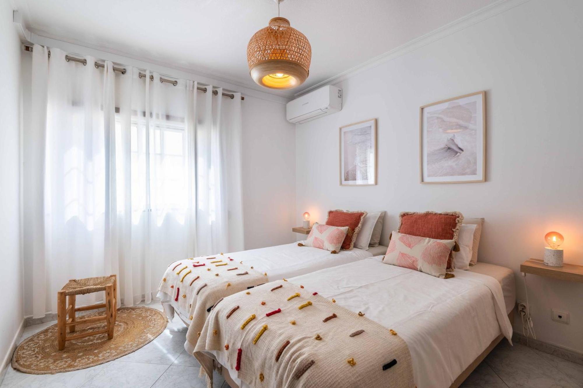 شقة Flat With Ac, Wifi, Netflix, Balcony - 3 Min From The Beach Armação de Pêra المظهر الخارجي الصورة
