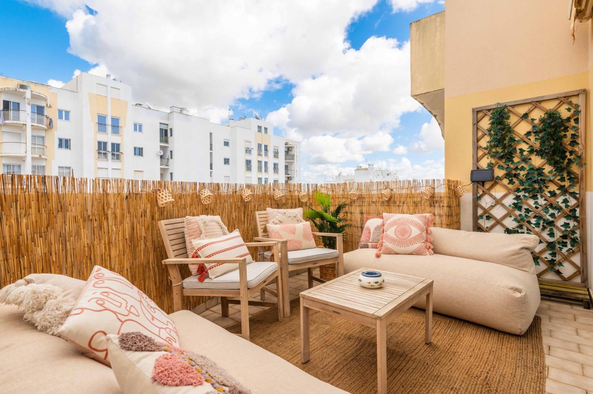 شقة Flat With Ac, Wifi, Netflix, Balcony - 3 Min From The Beach Armação de Pêra المظهر الخارجي الصورة